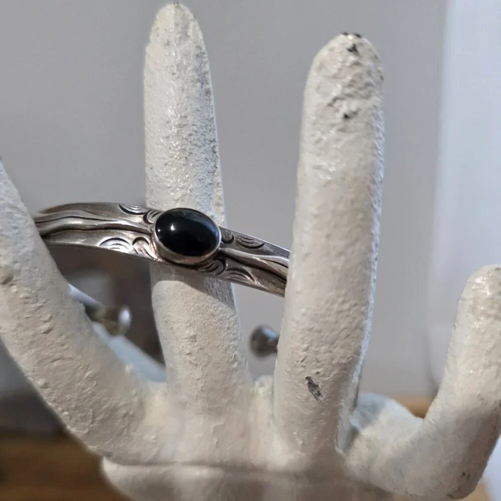 Silver and black onyx cuff bracelet ~ VINTAGE - Picture 8 of 8